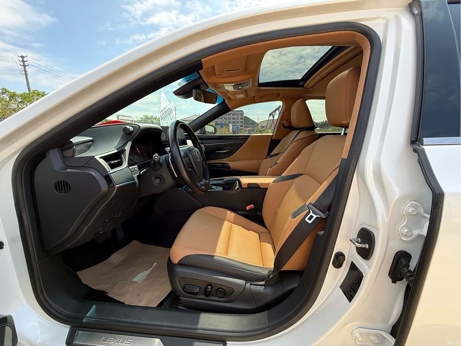 Lexus ES, 2024 4