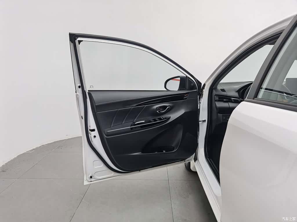 Toyota YARiS L, 2021 8