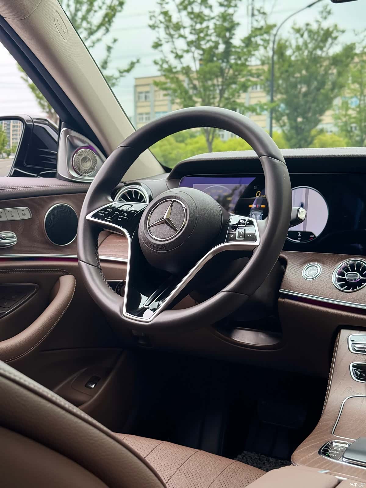 Mercedes-Benz E-Class, 2023 11