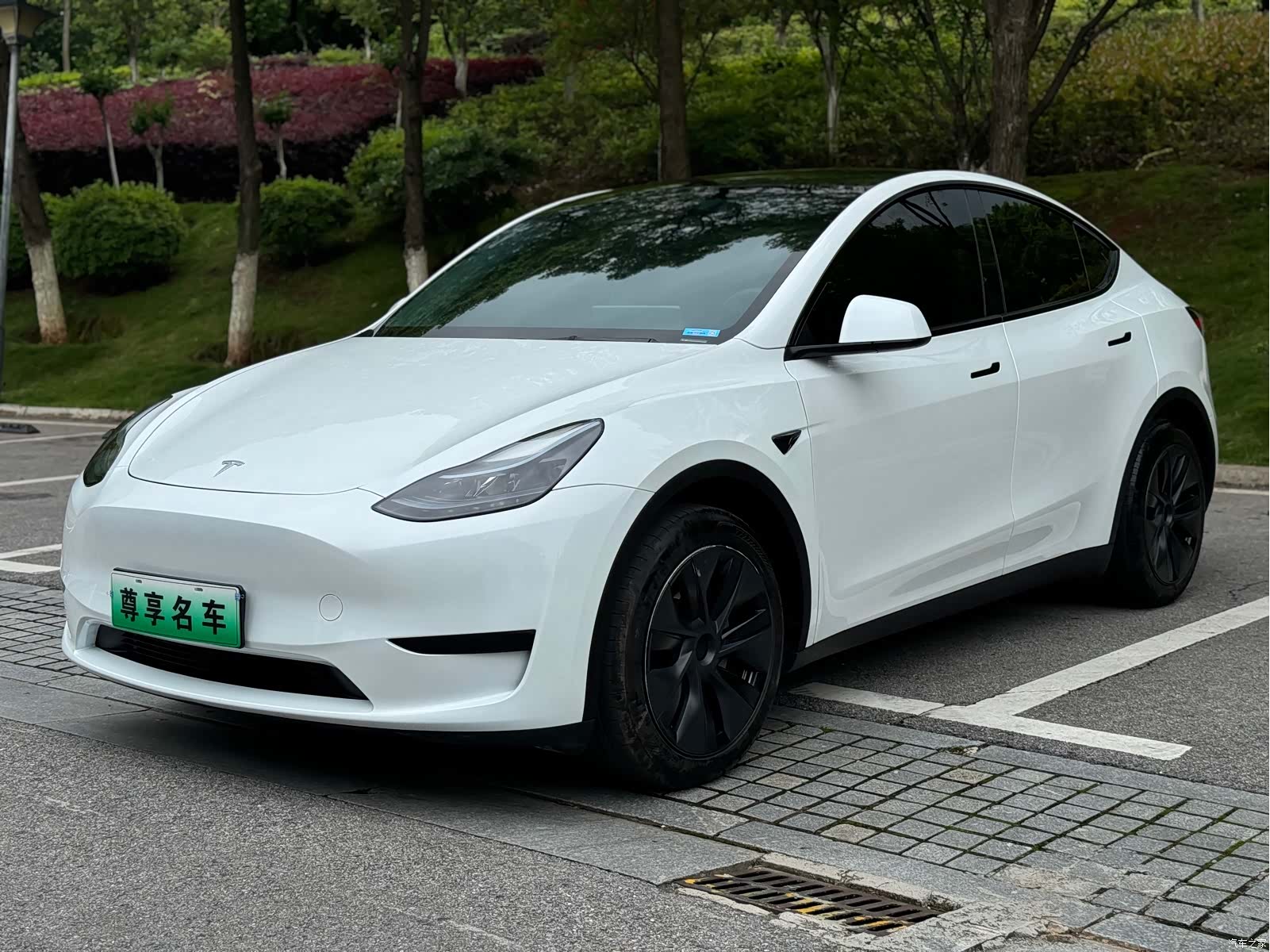 Tesla Model Y, 2024 1
