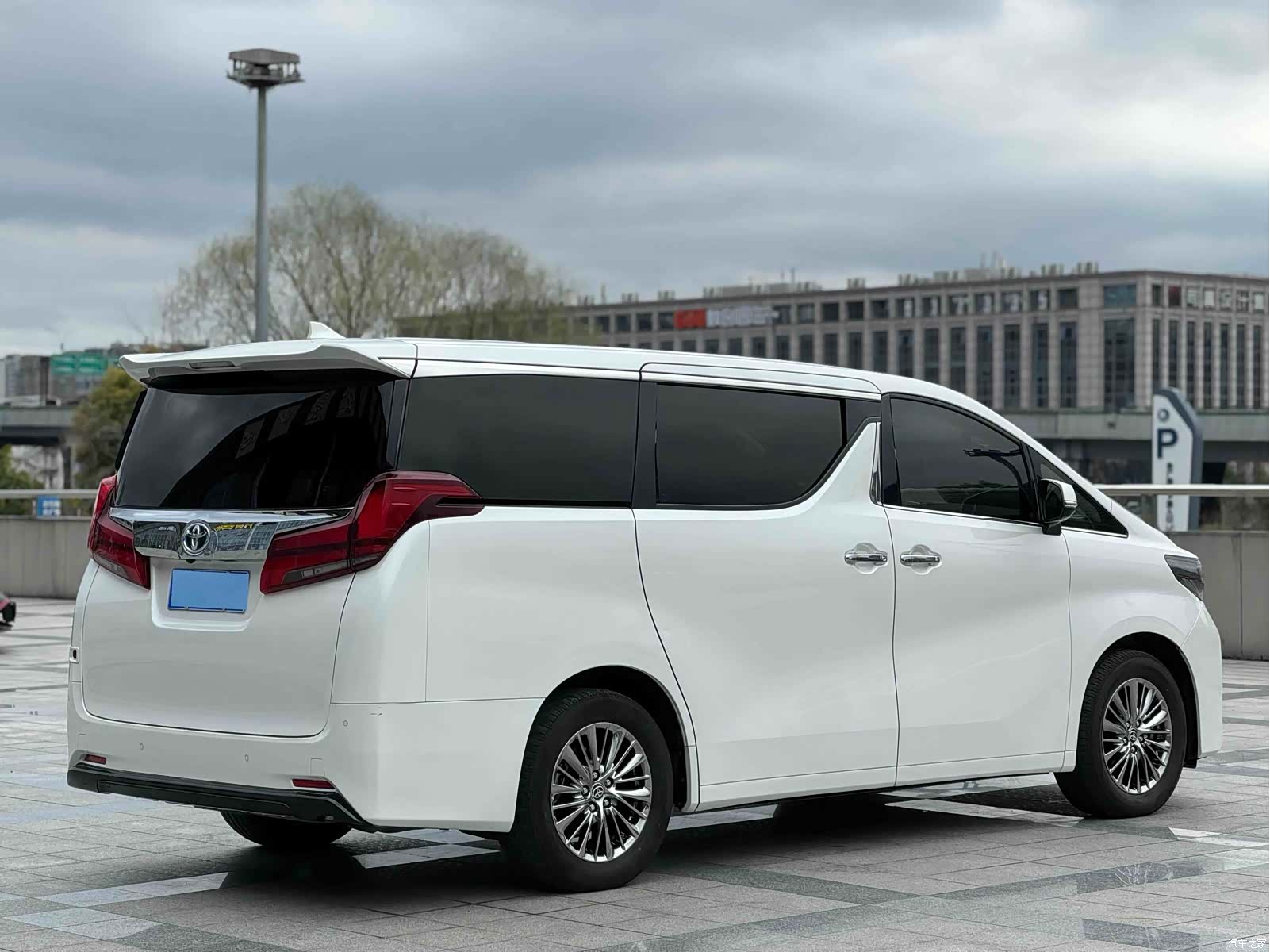 Toyota Alphard, 2020 все фото