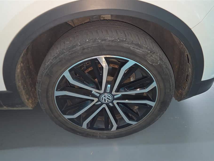 Volkswagen T-ROC exploring Songs