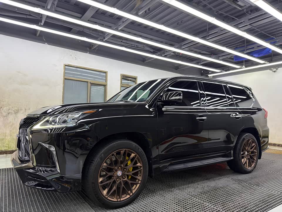 Lexus LX