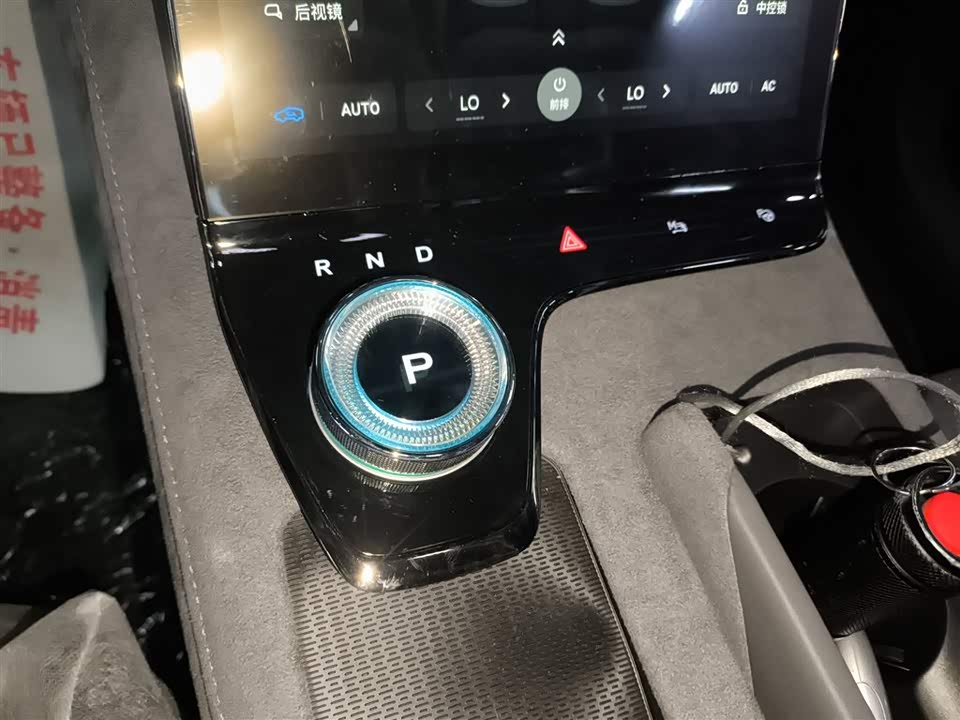 VOYAH Lantu chasing light