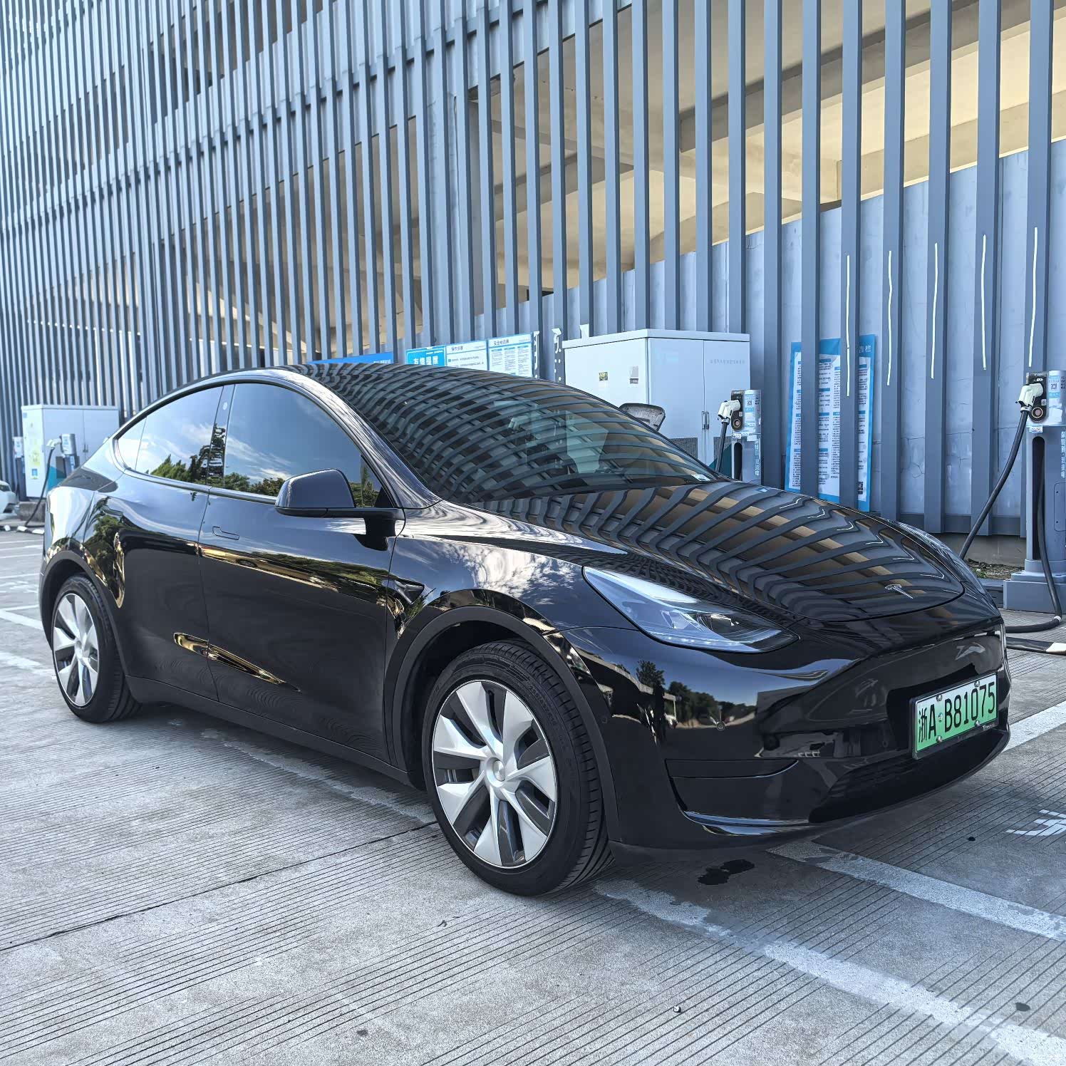 Tesla Model Y, 2023 3