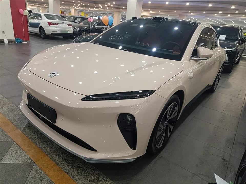 NIO ET5
