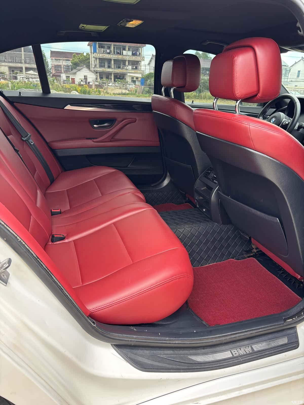 BMW 5 Series, 2011 9