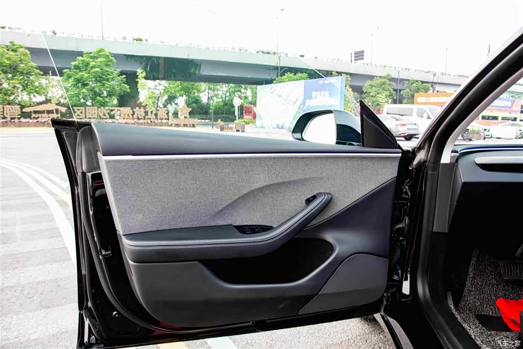 Tesla Model 3, 2024 13