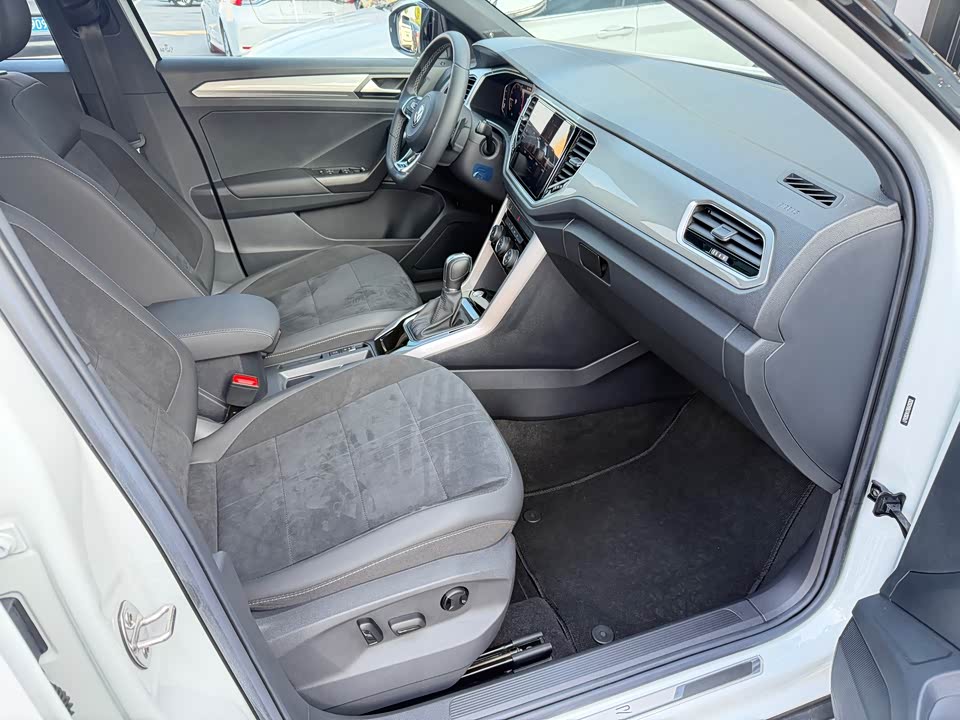 Volkswagen T-ROC exploring Songs