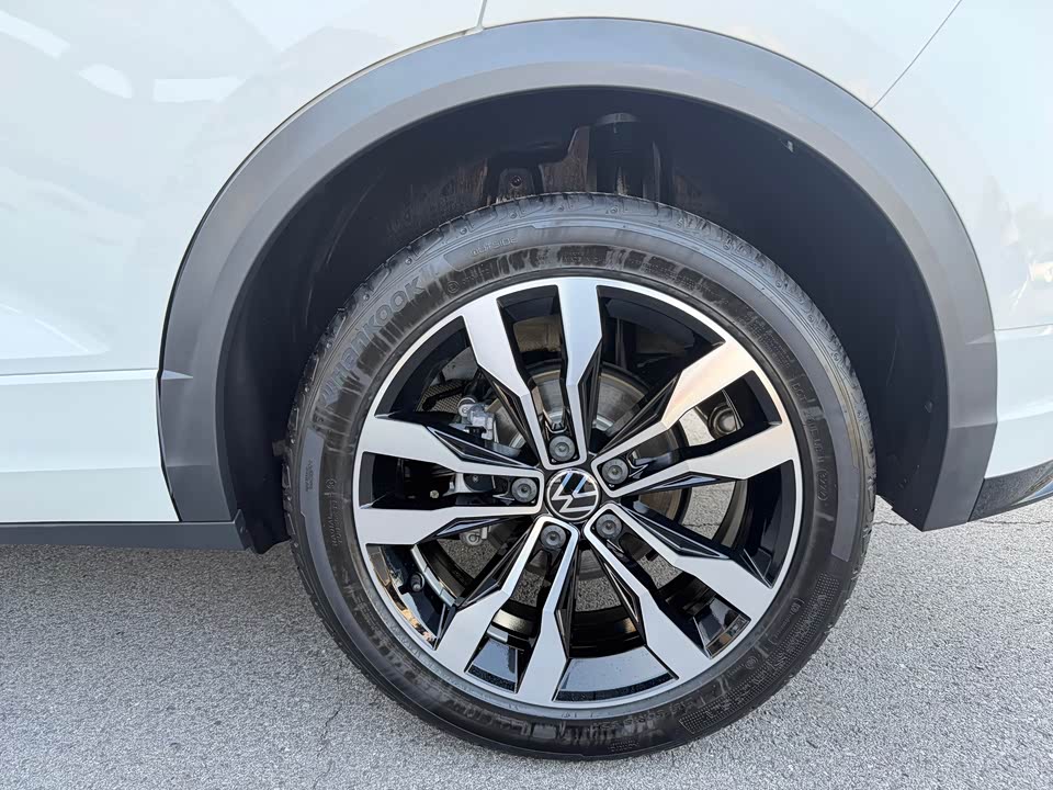 Volkswagen T-ROC exploring Songs