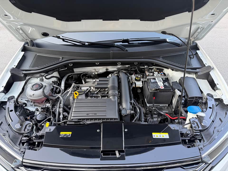 Volkswagen T-ROC exploring Songs