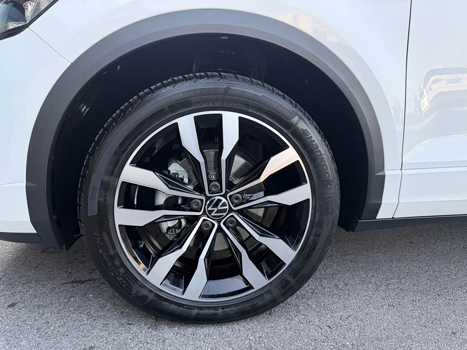 Volkswagen T-ROC exploring Songs