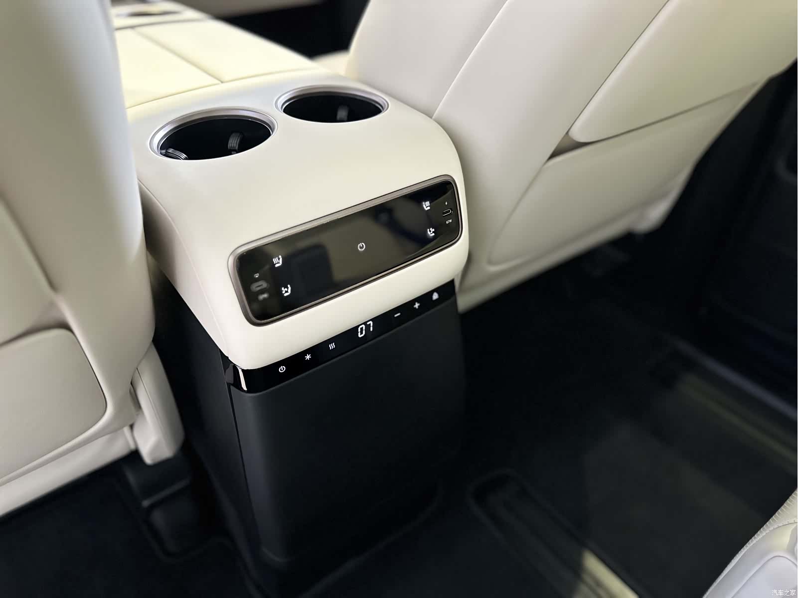 Li Auto MEGA, 2025 10