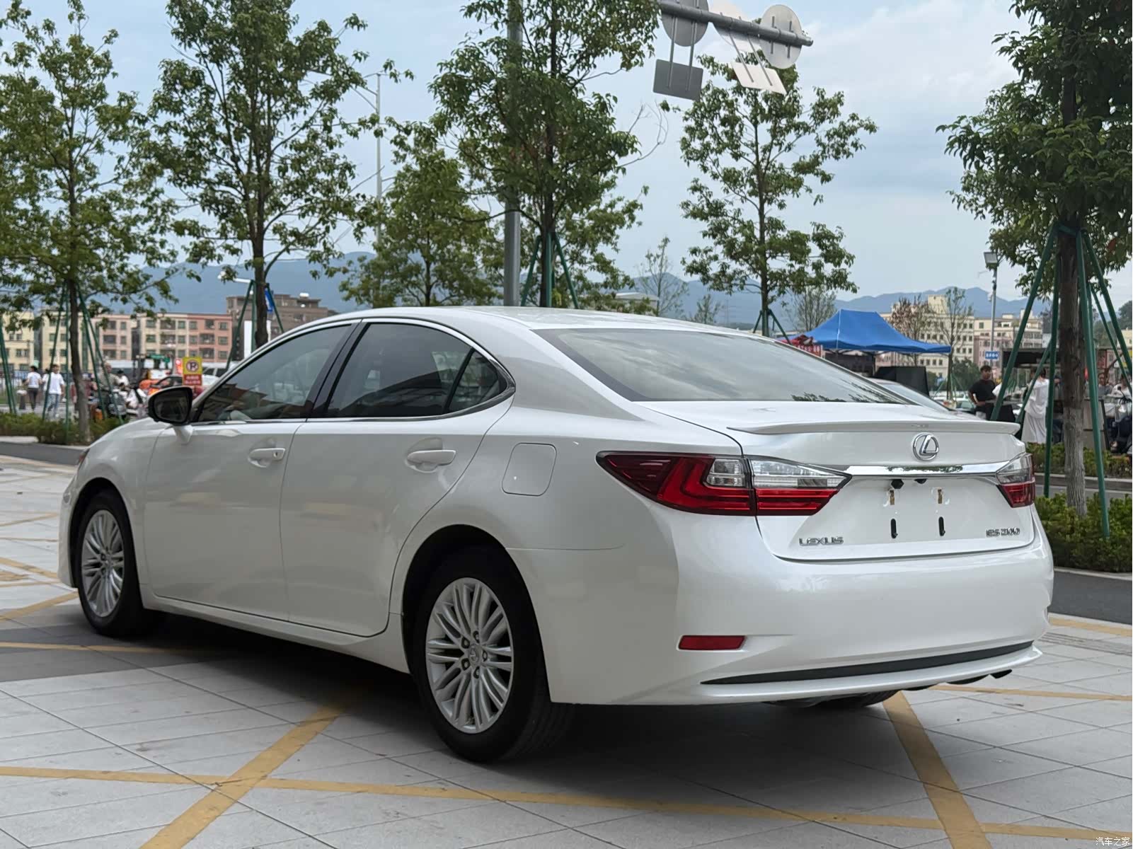 Lexus ES, 2017 16