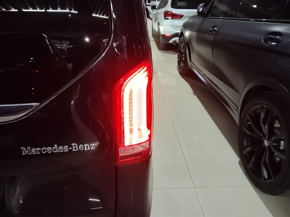 Mercedes-Benz V-class