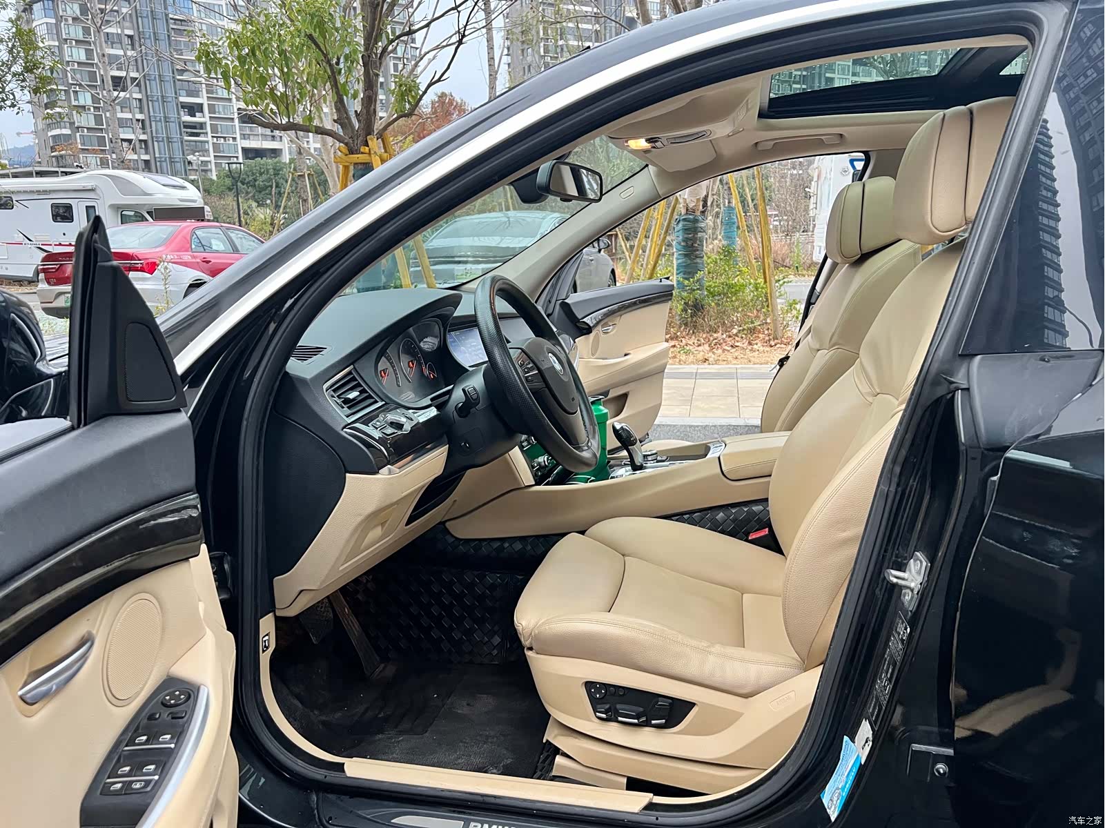 BMW 5 Series, 2010 25