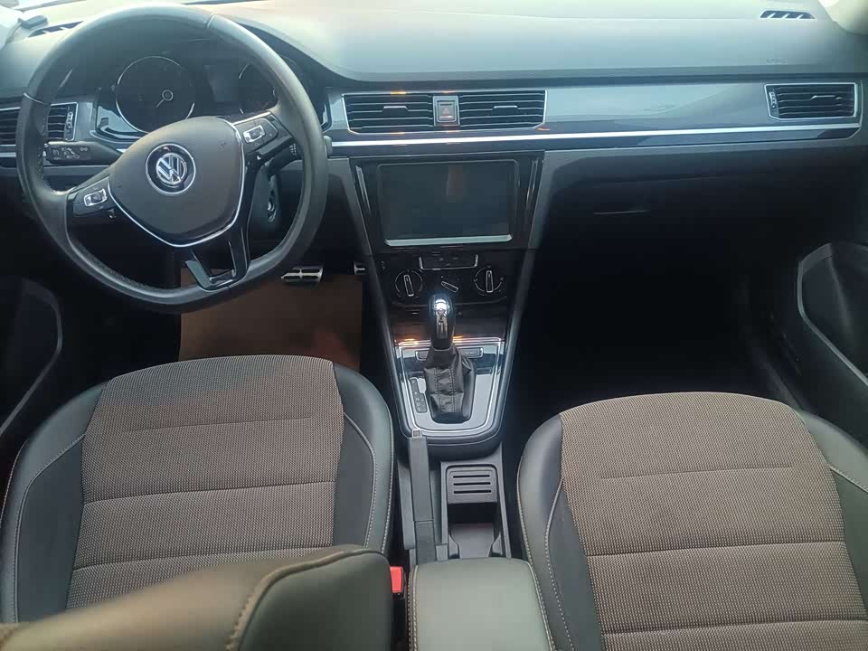 Volkswagen C-TREK Wei Collar