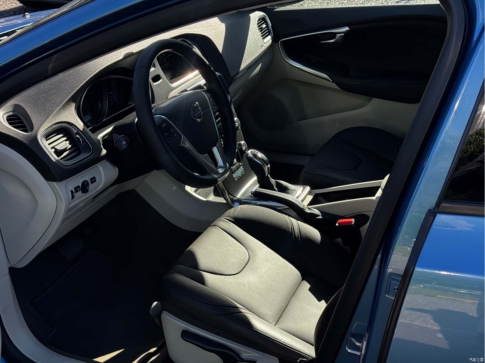 Volvo V40, 2015 13