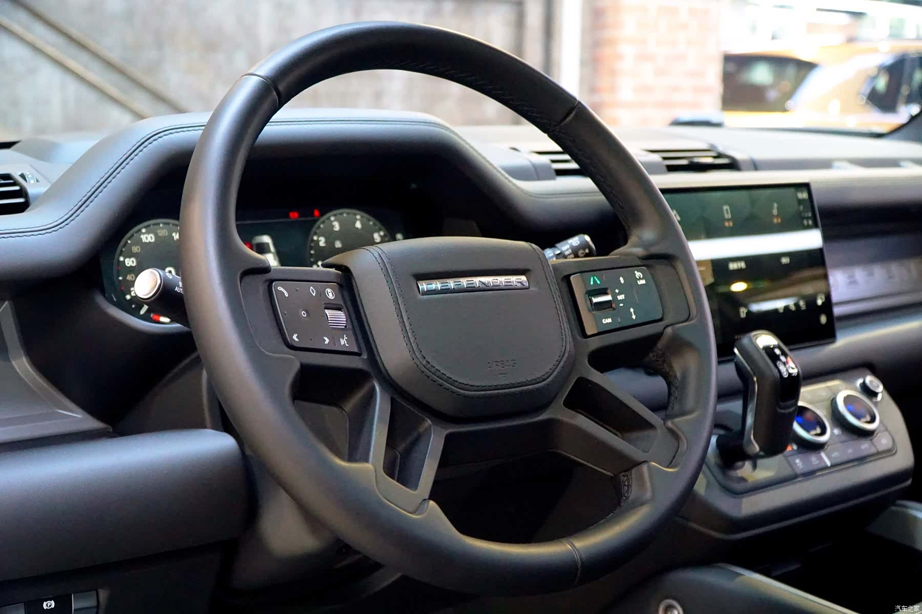 Land Rover Defender, 2024 19