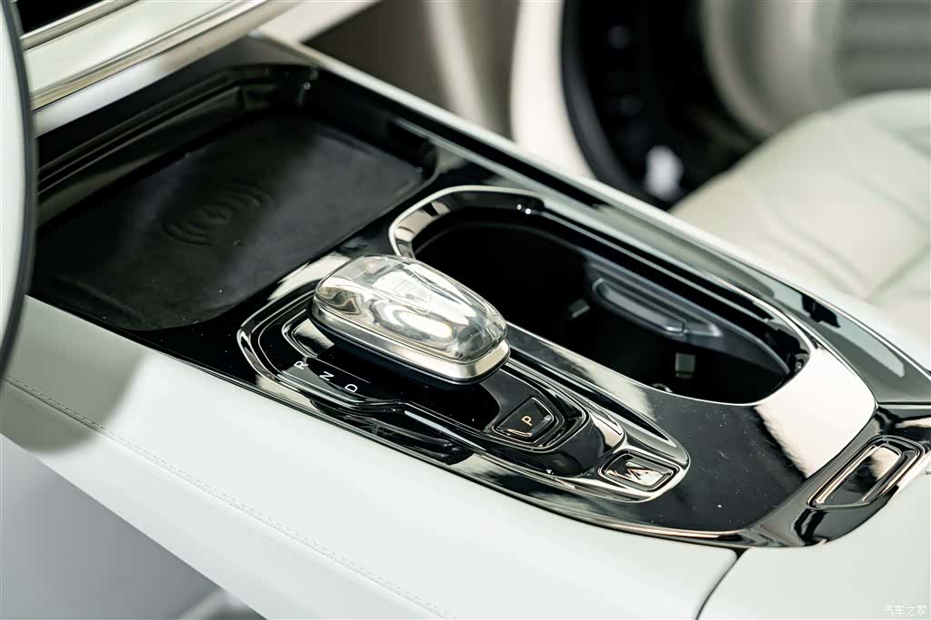Volvo EM90, 2025 12