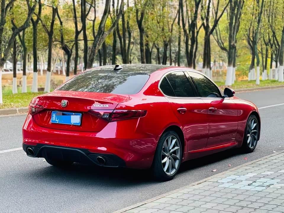 Alfa Romeo Giulia Alfa Romeo Giulia