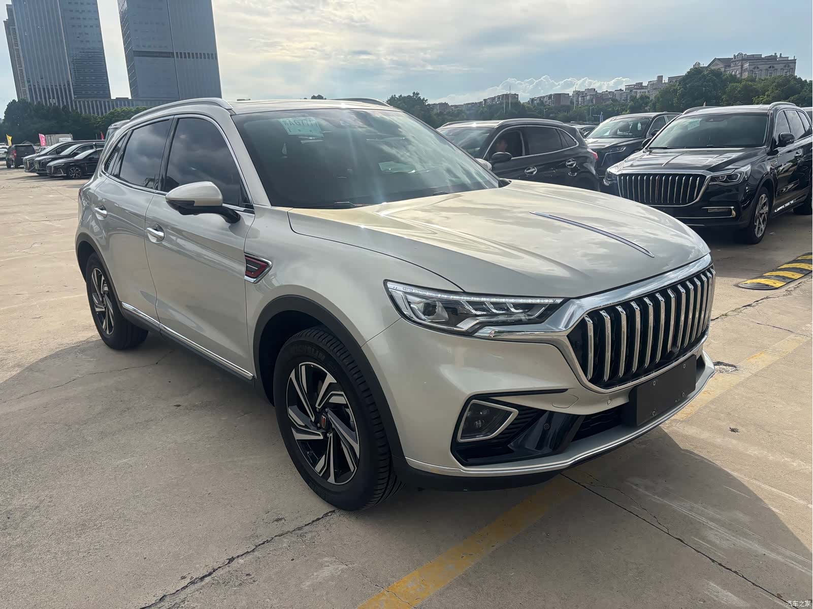 Hongqi HS5, 2022 3
