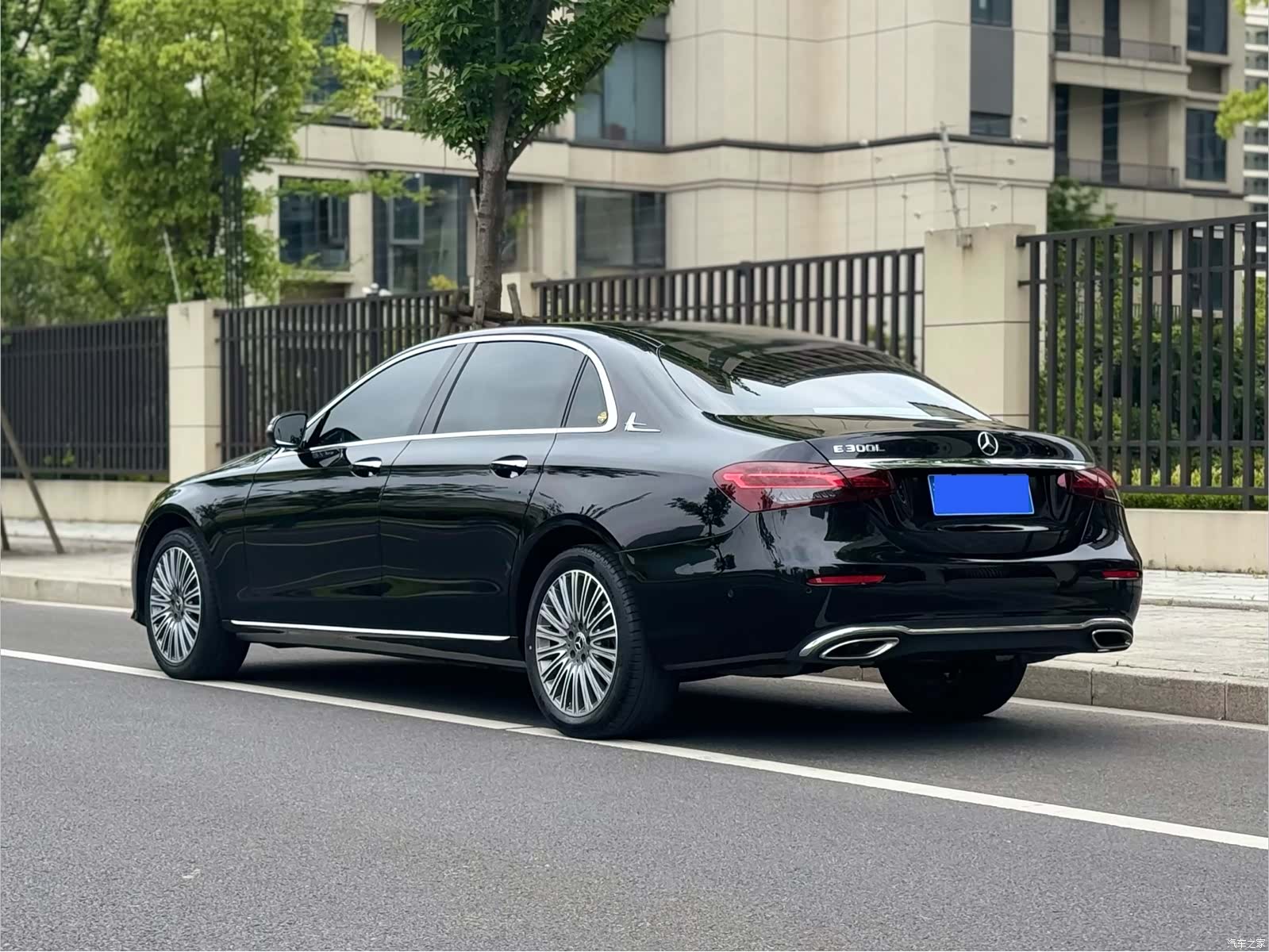 Mercedes-Benz E-Class, 2023 4