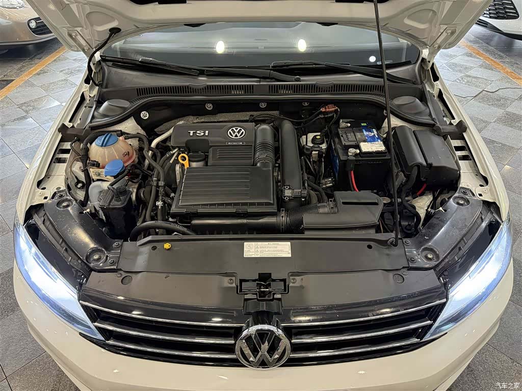 Volkswagen Sagitar, 2015 25