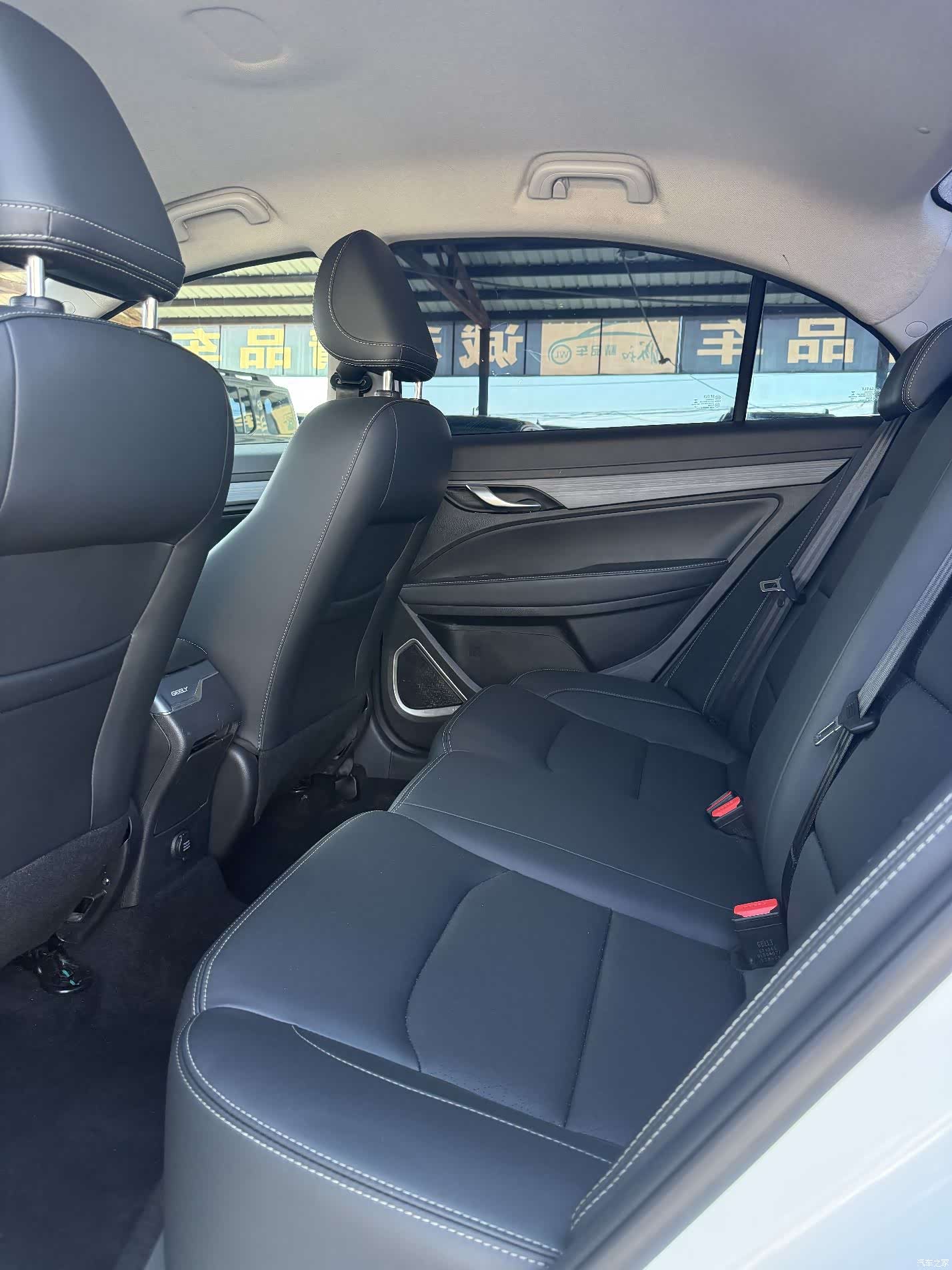 Geely Emgrand, 2022 все фото