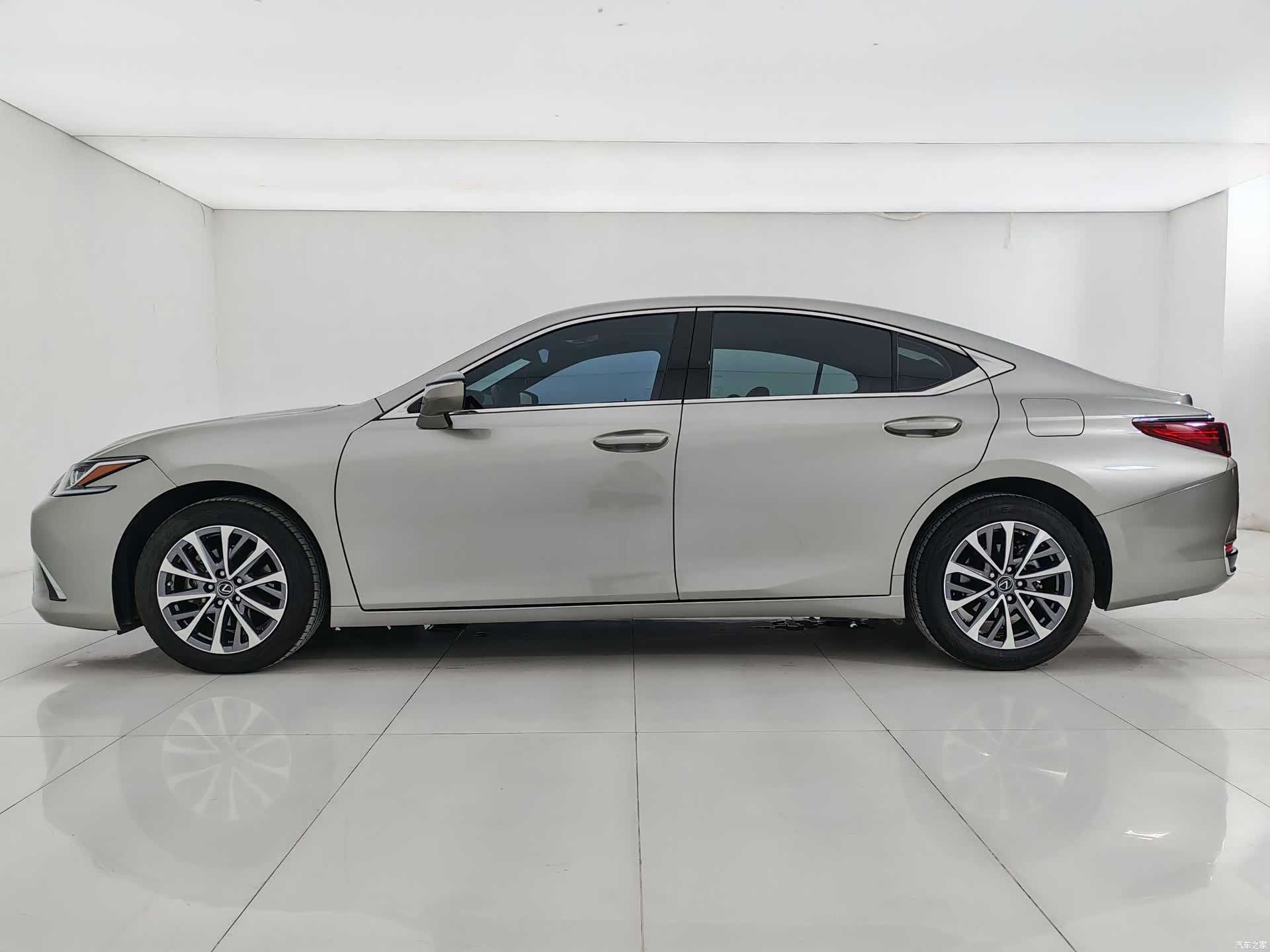 Lexus ES, 2024 8
