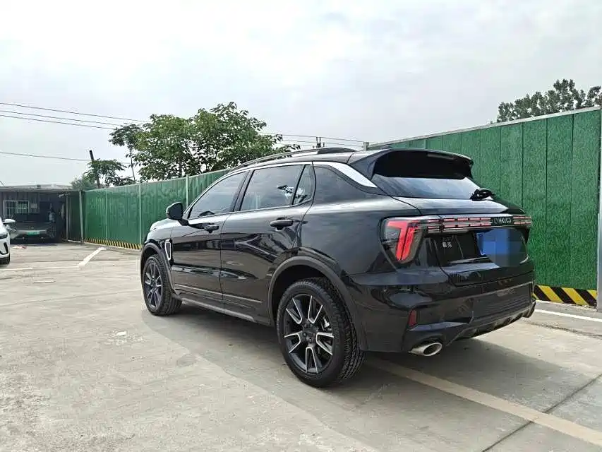 Lynk & Co 01