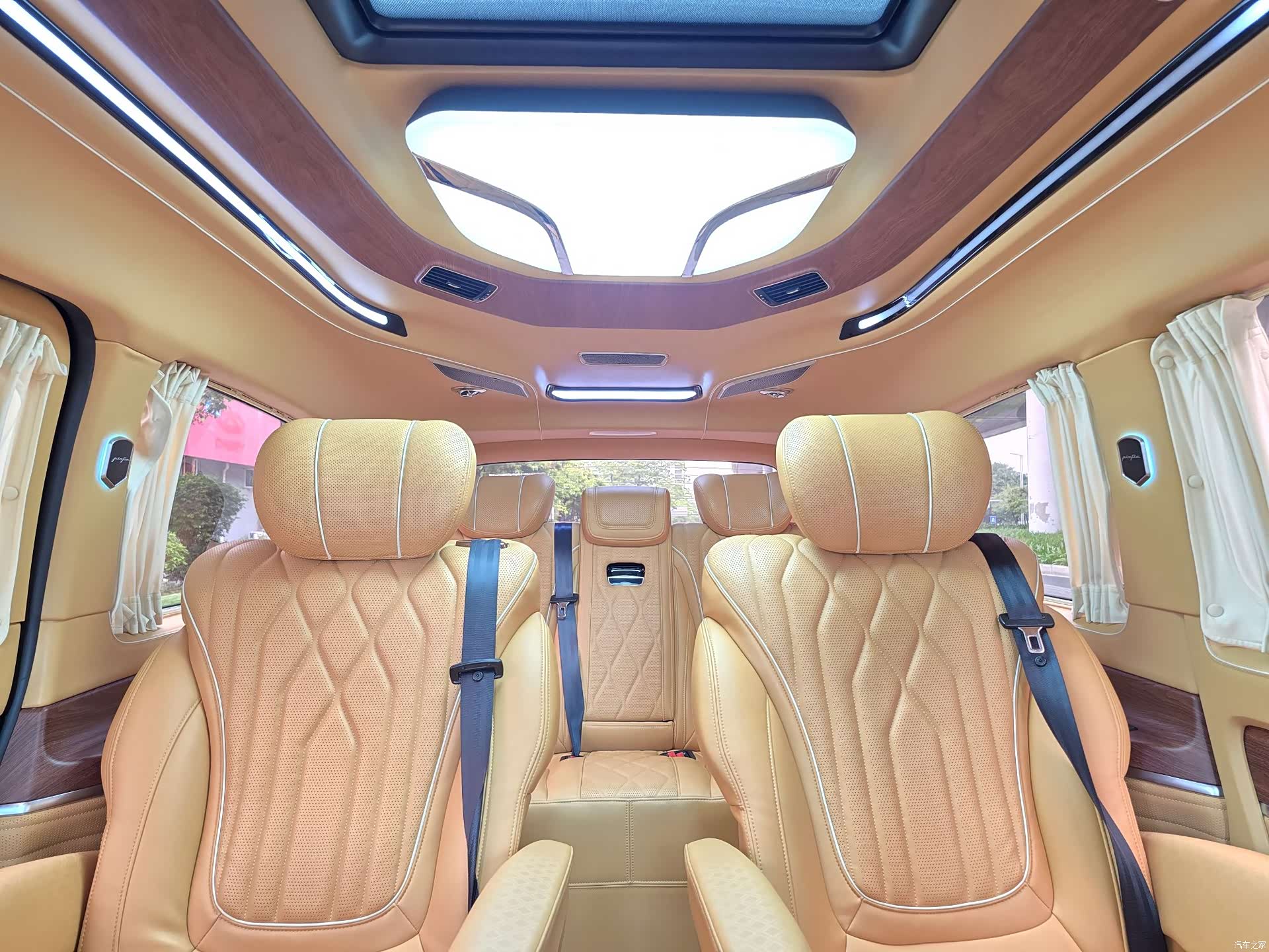 Mercedes-Benz 7, 2021 20