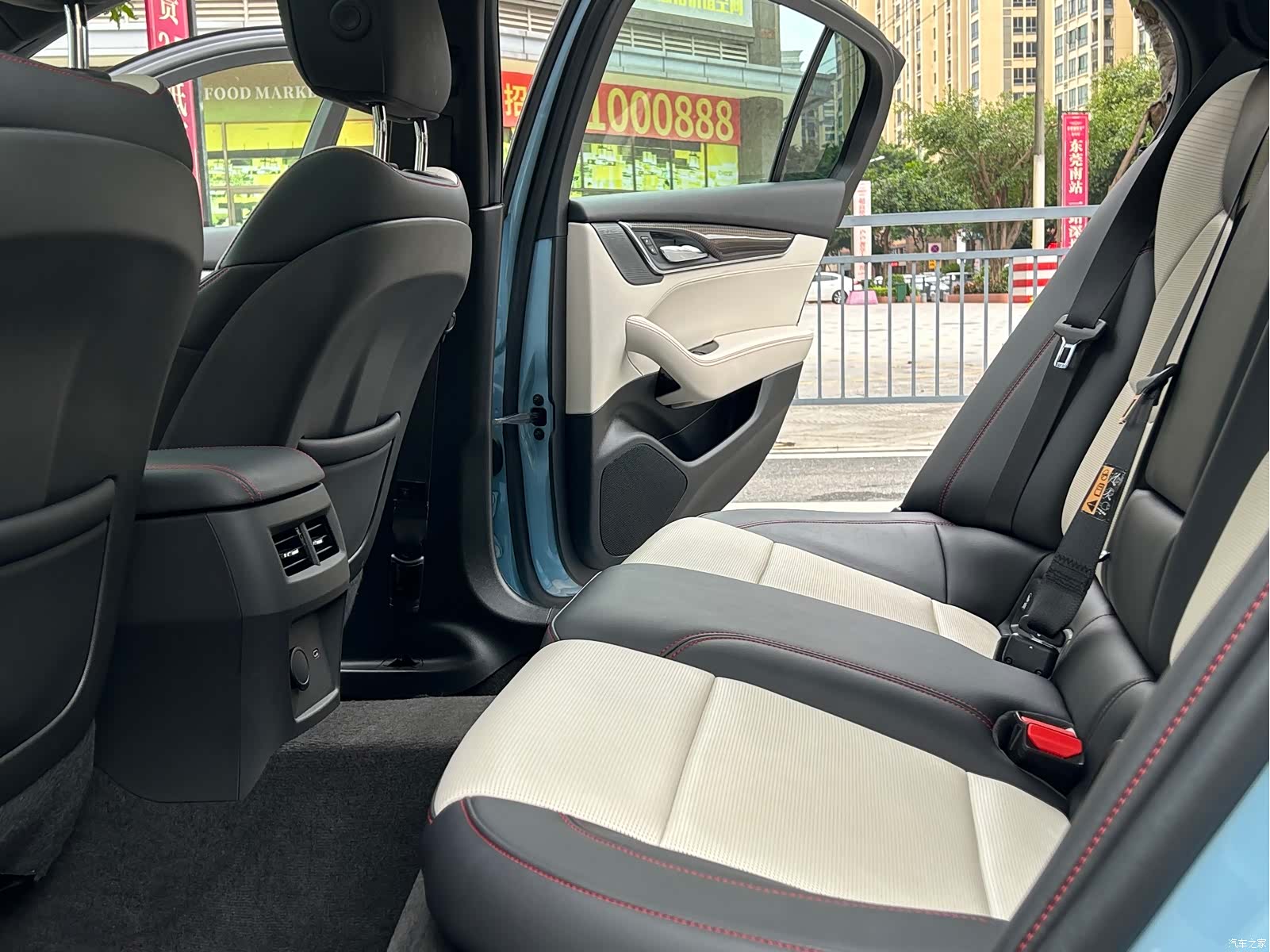 Cadillac CT5, 2025 13