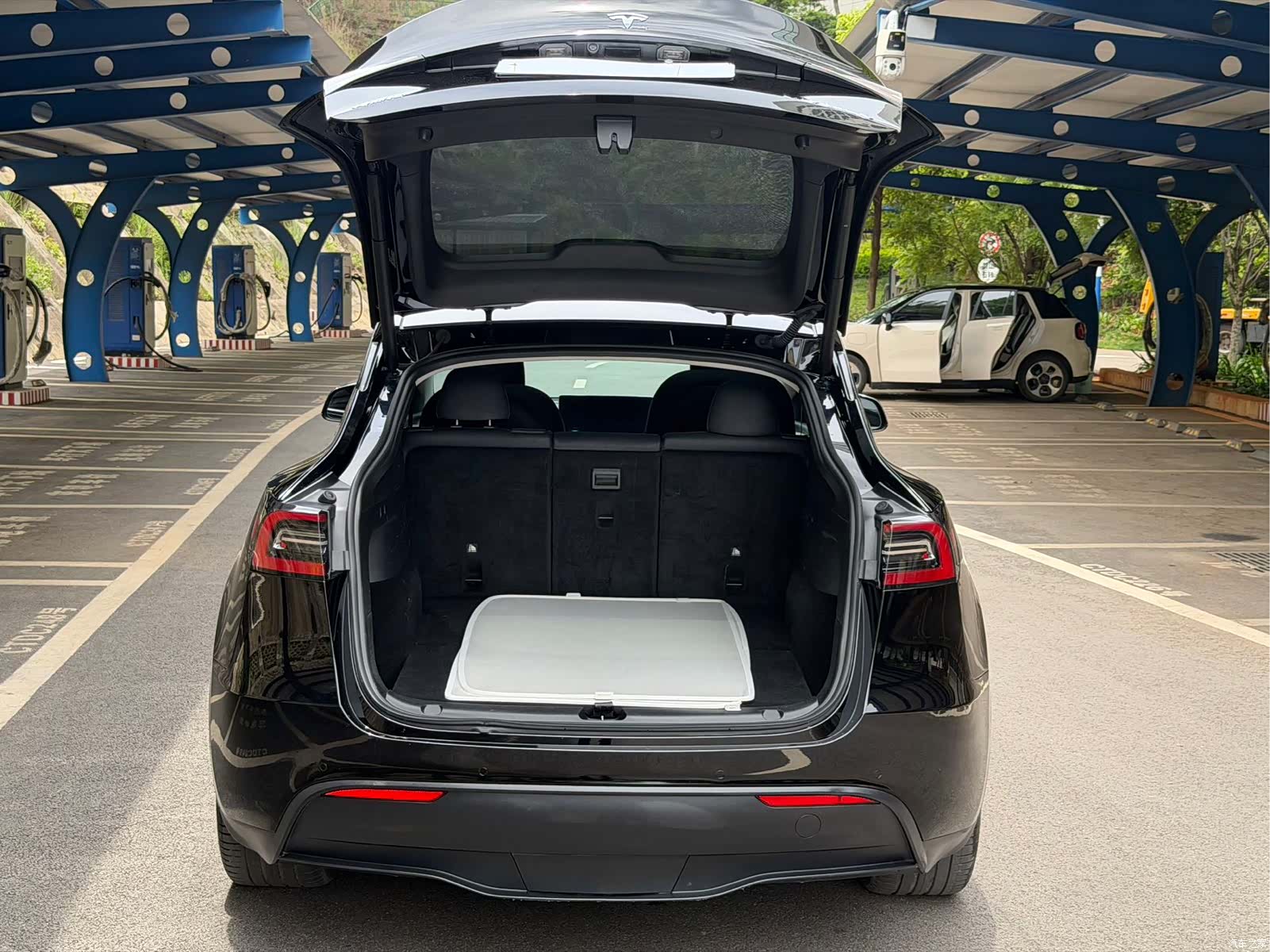 Tesla Model Y, 2023 13