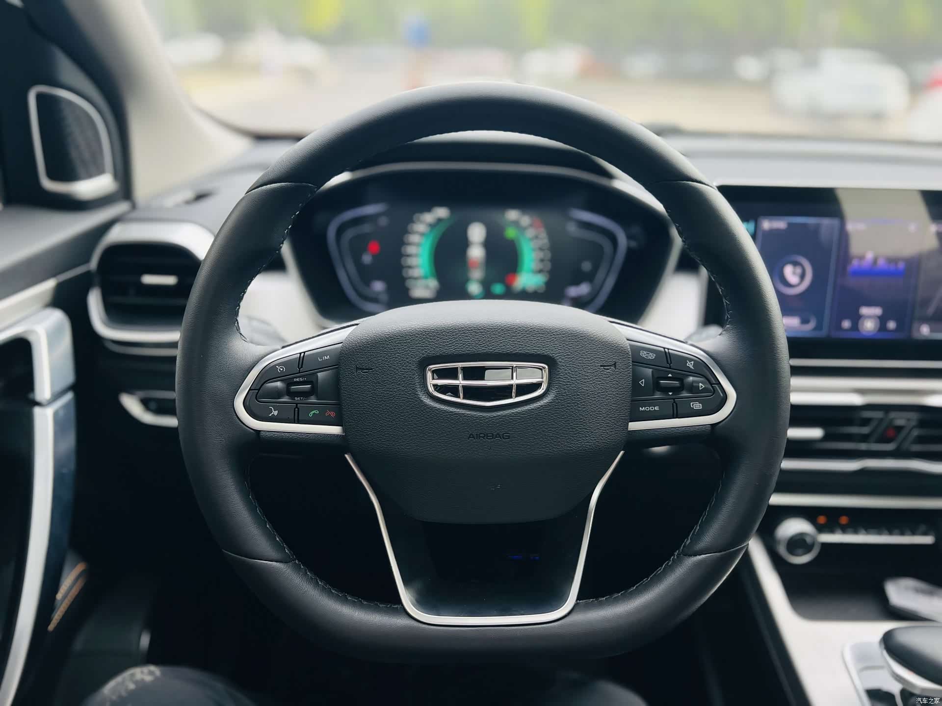Geely Coolray, 2023 15