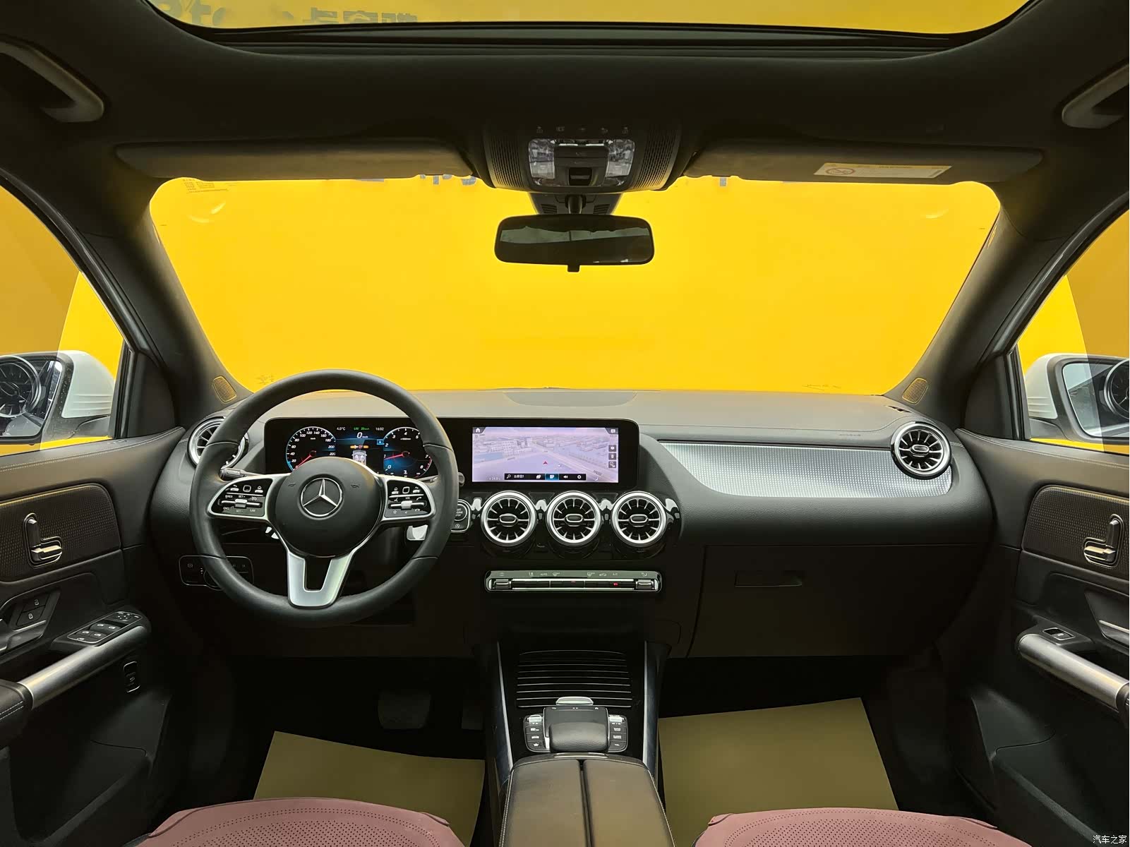 Mercedes-Benz GLA, 2022 14