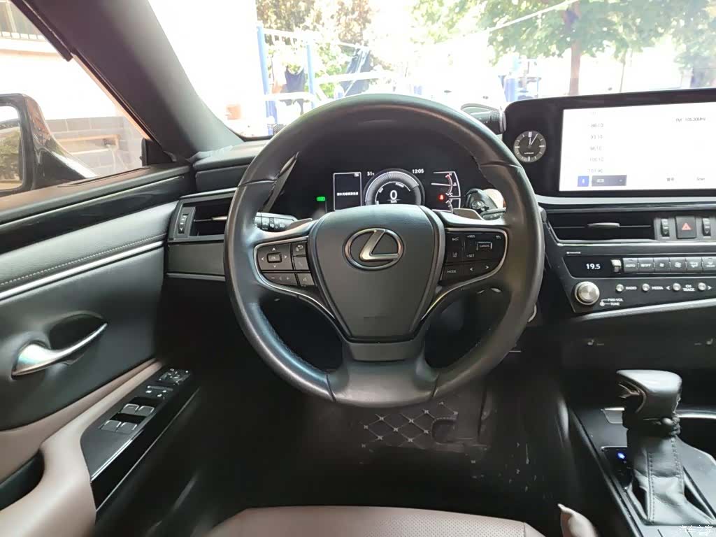 Lexus ES, 2023 7