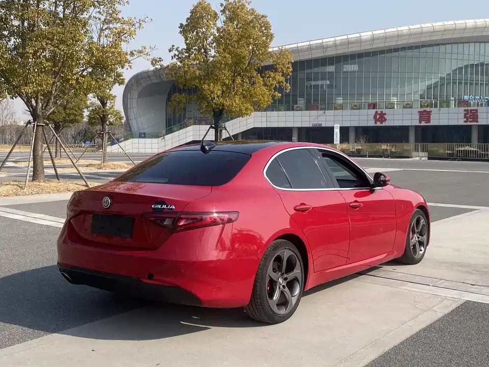 Alfa Romeo Giulia Alfa Romeo Giulia