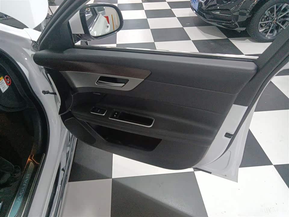 Jaguar XFL