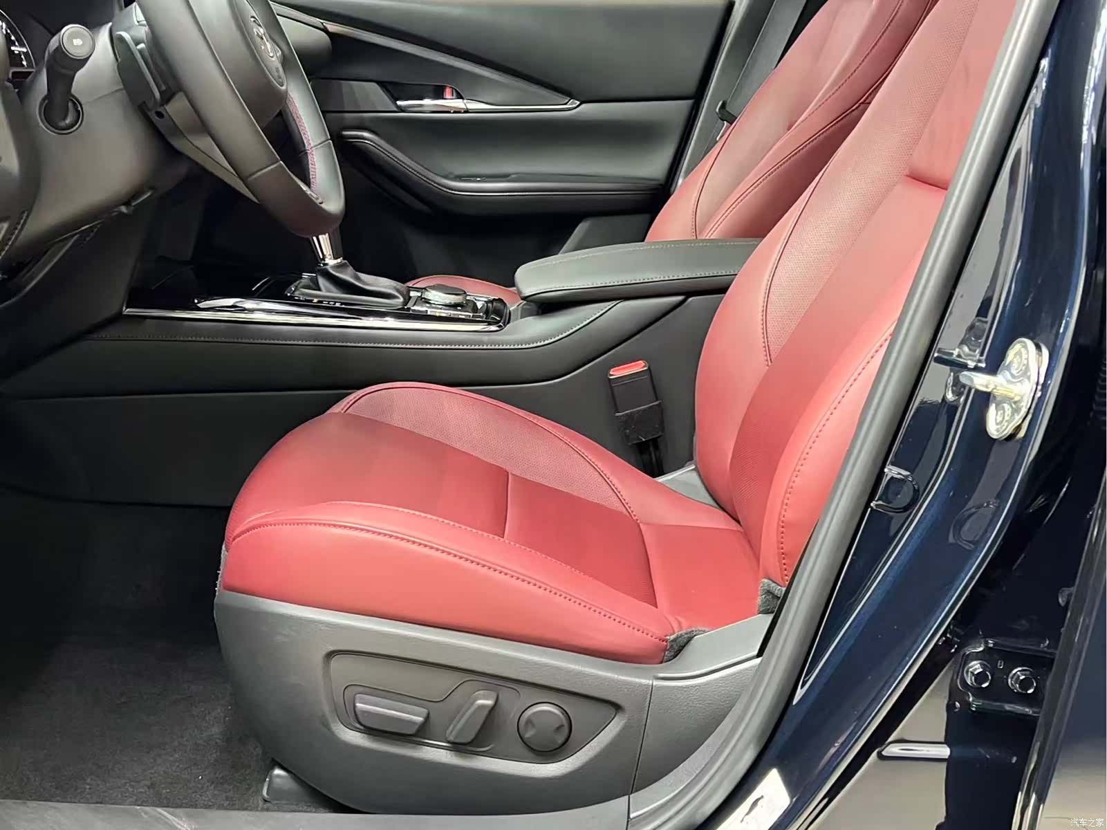 Mazda CX-30, 2023 12