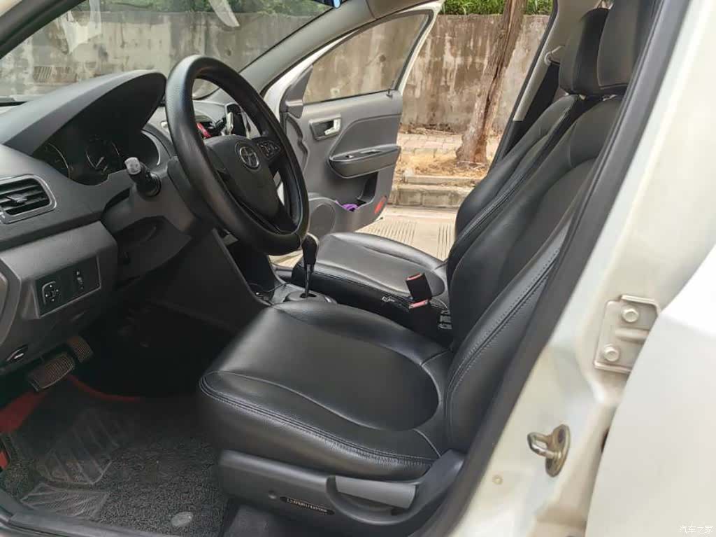 JAC iEV4, 2015 4