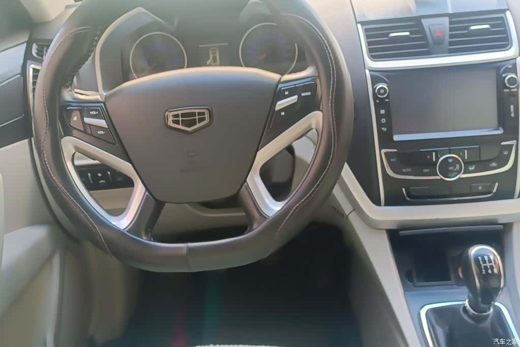 Geely Emgrand, 2015 12