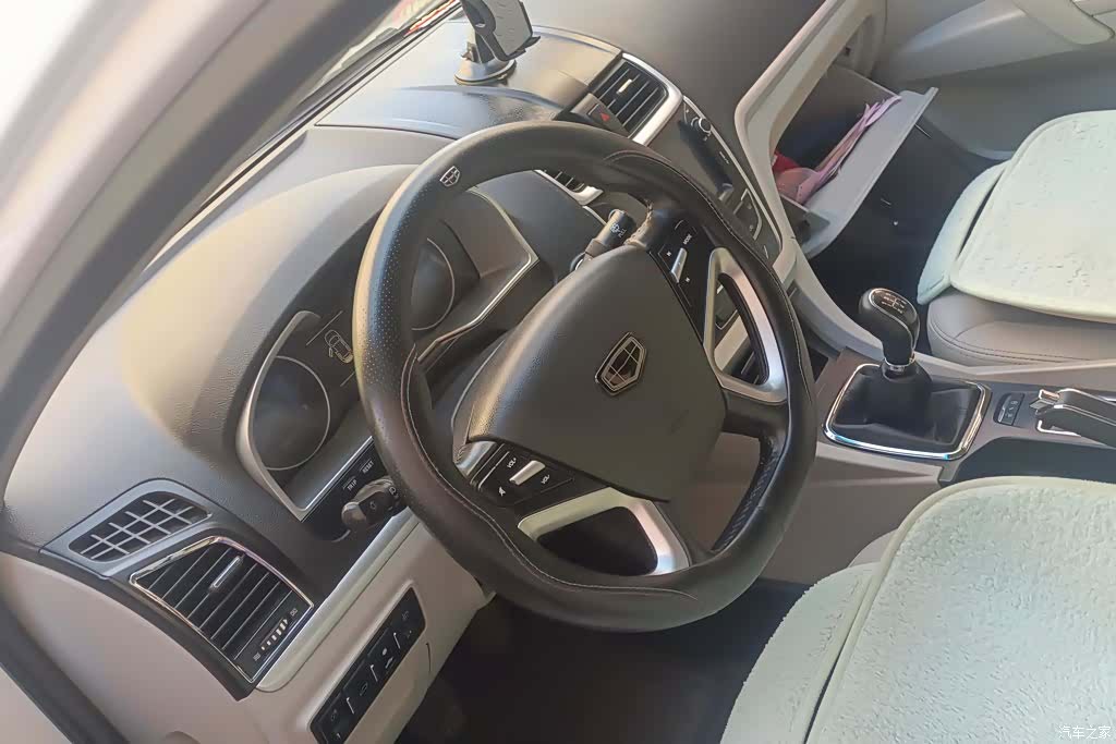 Geely Emgrand, 2015 15