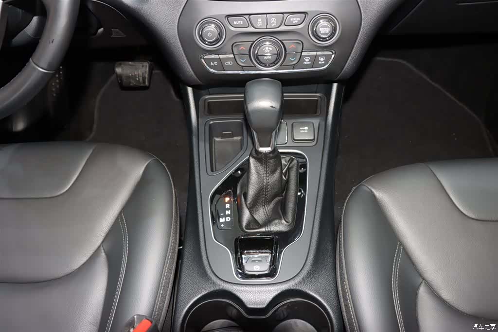 Jeep Cherokee, 2021 15