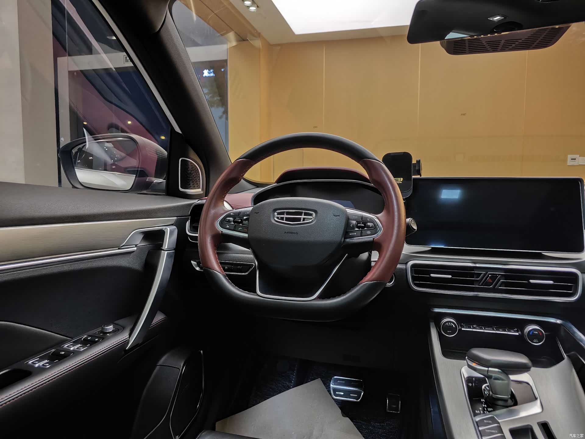 Geely Coolray, 2021 15