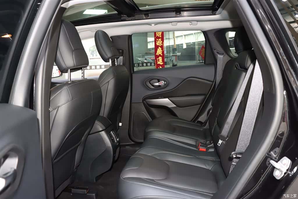 Jeep Cherokee, 2021 11