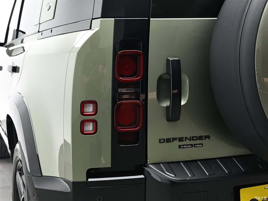 Land Rover Defender, 2021 7