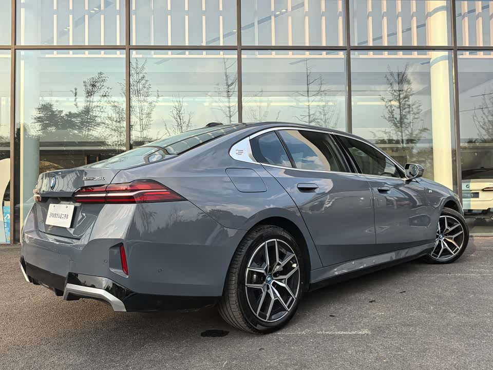 BMW i5