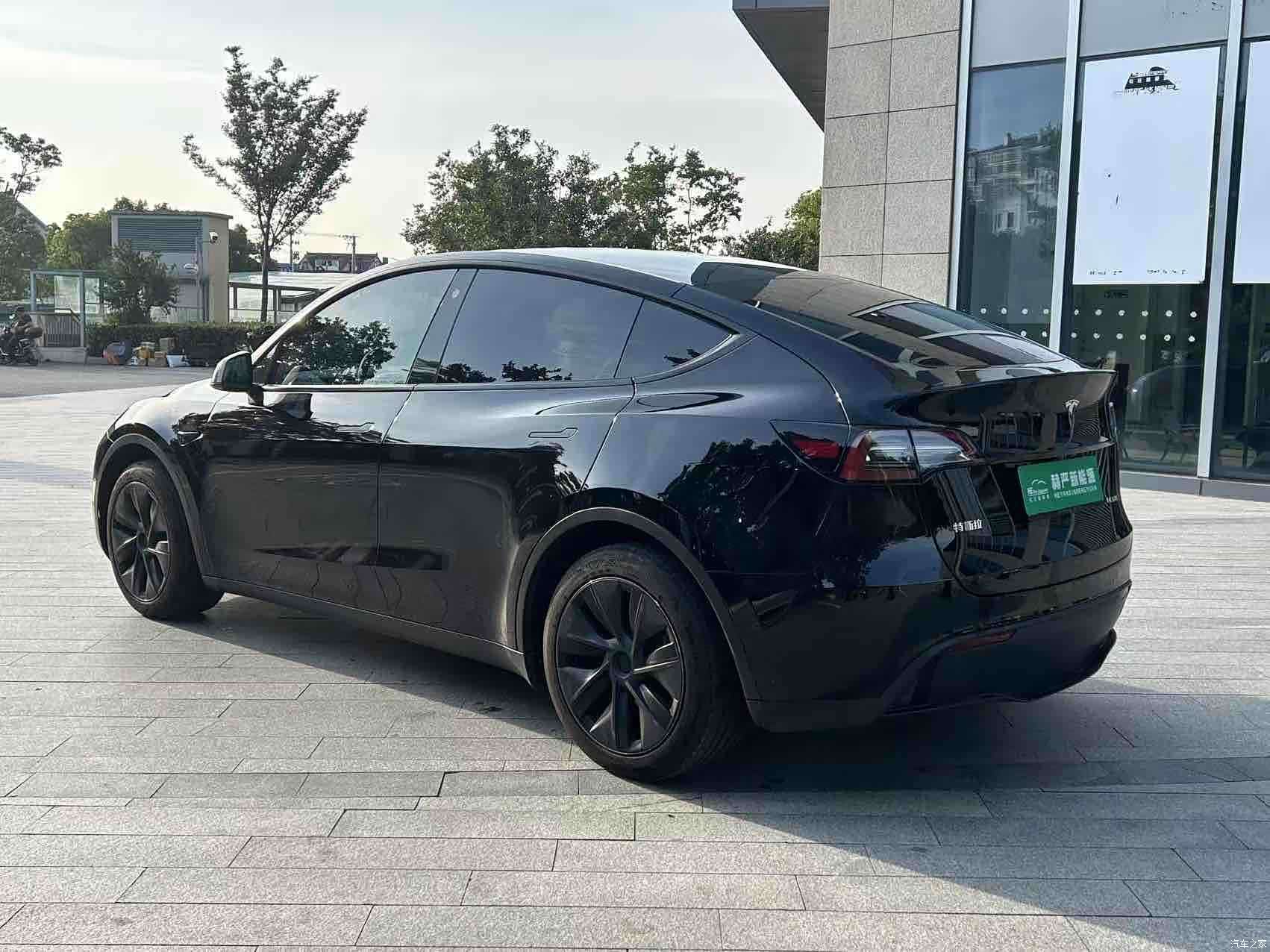 Tesla Model Y, 2024 6