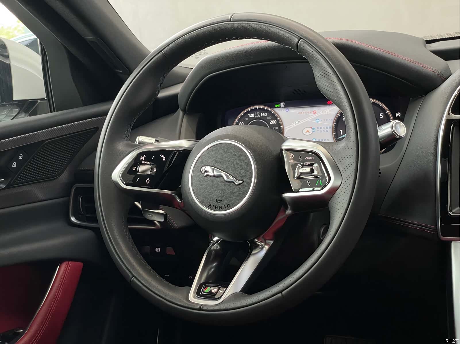 Land Rover XEL, 2022 13